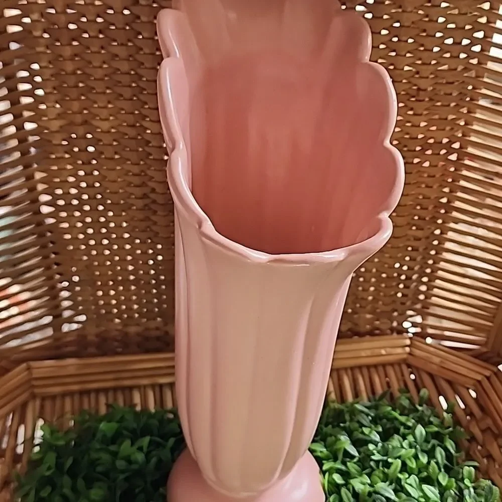 Vintage Abingdon USA Pink Vase With Scalloped Edges